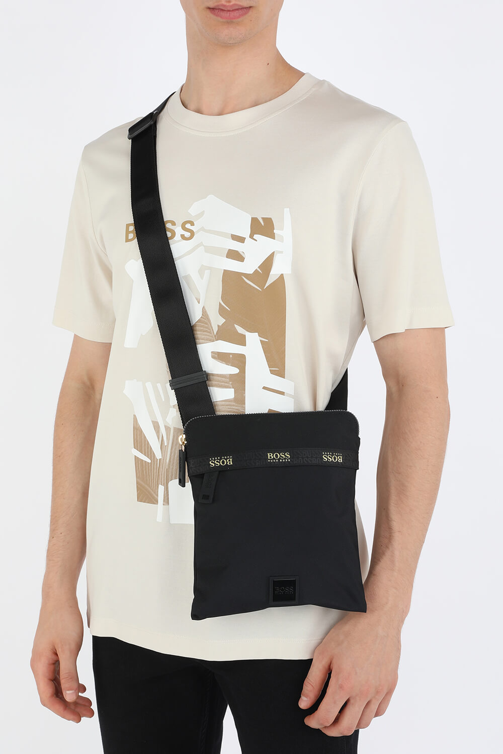 תמונת כל הלוק של Pixel Crosbody Bag in Black